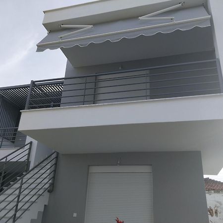 Athina Apartment Офринион Екстериор снимка
