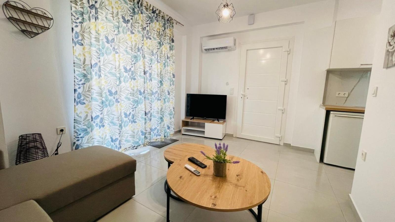 Athina Apartment Офринион Екстериор снимка
